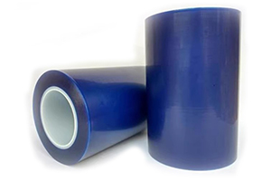 Vergleich von UV-Klebeband und blauem Film